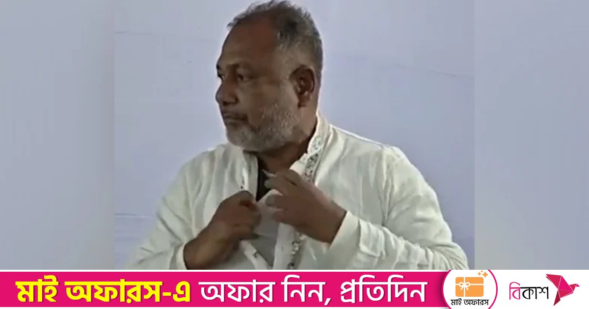 গোপালগঞ্জে পাঞ্জাবীর বোতাম খুলে বুলেটপ্রুফ জ্যাকেট দেখালেন বিএনপি প্রার্থী