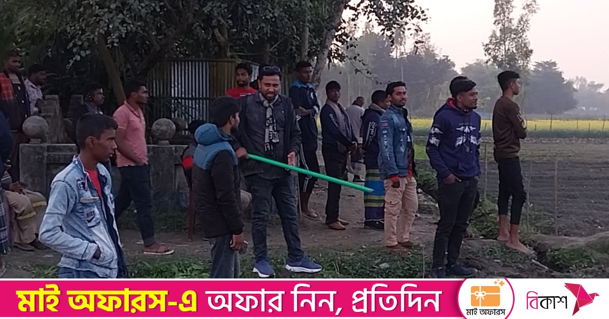 কুড়িগ্রাম সীমান্তে দ্বিতীয় দফায় উত্তেজনা, সড়ক নির্মাণ ঠেকাতে লাঠি হাতে গ্রামবাসীর প্রতিরোধ