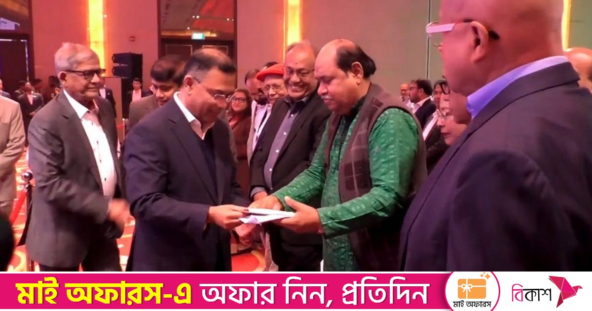 সাংবাদিকদের সঙ্গে তারেক রহমানের শুভেচ্ছা বিনিময়