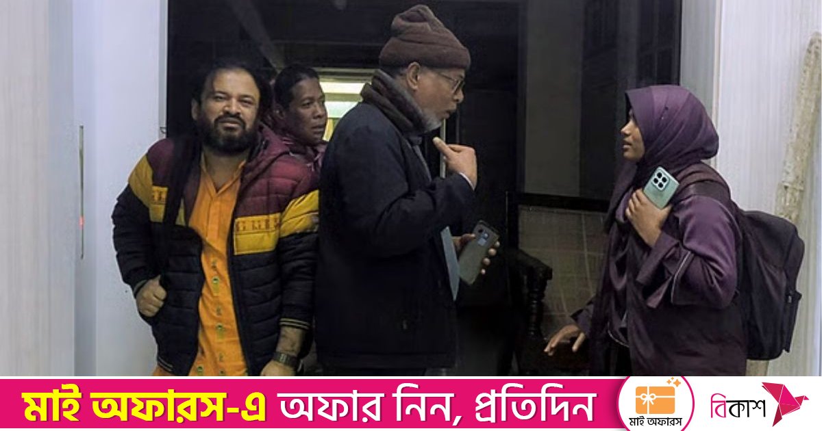 চবি: ৯ ঘণ্টা অবরুদ্ধ থাকার পর ছাড়া পেলেন সেই শিক্ষক