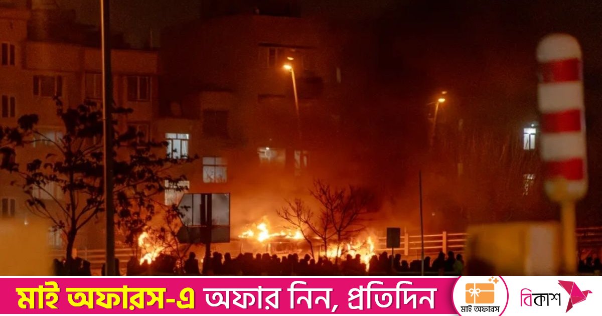 বিক্ষোভকারীদের ‘আল্লাহর শত্রু’ ঘোষণা ইরানের, মৃত্যুদণ্ডের হুঁশিয়ারি