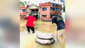 সুনামগঞ্জে বন্যার্তদের পাশে 'মনুষ্যত্ব ফাউন্ডেশন'