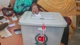 গণভোট ও সনদ নিয়ে তর্কে থাকলেও মনোযোগ নির্বাচনে