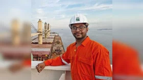 ‘জলদস্যুরা মোবাইল নিয়ে নিচ্ছে, আর কথা হবে না’
