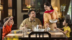 গরমে যেসব খাবার এড়িয়ে চলবেন