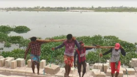 আড়িয়াল খাঁর ভাঙনরোধে নির্মিত হচ্ছে স্থায়ী বাঁধ