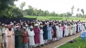 সৌদির সঙ্গে মিল রেখে দেশের বিভিন্ন স্থানে উদযাপিত হচ্ছে ঈদ