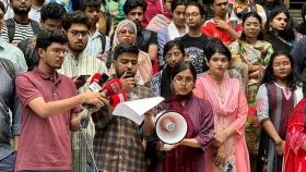 দুই সপ্তাহের প্রতিবেদন হয়নি ২ মাসেও, ঢাবি অধ্যাপকের বিচার চেয়ে শিক্ষার্থীদের আল্টিমেটাম