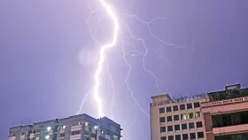 বজ্রপাতে বৈদ্যুতিক যন্ত্রের যত্নে