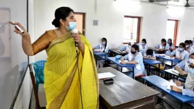 লাখো শিক্ষকের সংকট, যোগ্য শিক্ষক নেই!
