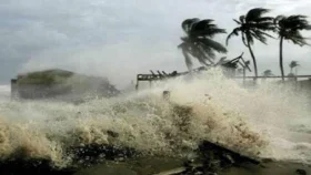 চার অঞ্চলে ৬০ কিলোমিটার বেগে ঝড় হতে পারে, নদীবন্দরে সতর্কতা