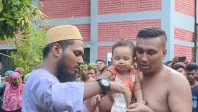 যেভাবে বেঁচে গেল শিশুটি