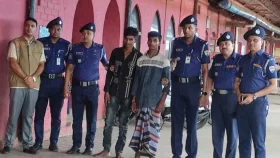 চকরিয়ায় চলন্ত ট্রেনে পাথর নিক্ষেপ, গ্রেফতার ২