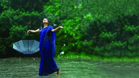 বর্ষায় কেন নীল