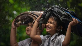 এ সময়ে ব্যাগ ও জুতা বিড়ম্বনা&nbsp;