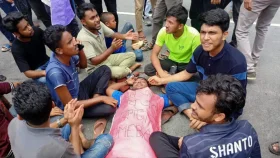 ঢাকা-চট্টগ্রাম মহাসড়ক অবরোধ করে কুবি শিক্ষার্থীদের বিক্ষোভ