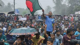 বৃষ্টি উপেক্ষা করে ঢাকা-রাজশাহী মহাসড়ক অবরোধ&nbsp;
