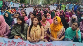 কোটা সংস্কারের দাবিতে রাবির প্যারিস এখন জনসমুদ্র