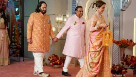 তারার মেলা বসেছে আম্বানিপুত্রের বিয়েতে