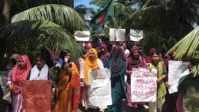 প্রধানমন্ত্রীর মন্তব্যের প্রতিবাদে বশেমুরবিপ্রবিতে শিক্ষার্থীদের বিক্ষোভ