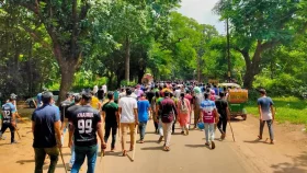 বহিরাগতদের ঠেকাতে জাবি শিক্ষার্থীদের মহড়া