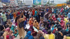 আন্দোলনে উত্তাল বরিশাল, শিক্ষার্থী-ছাত্রলীগ পাল্টাপাল্টি ধাওয়া
