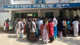 হল না ছাড়ার সিদ্ধান্তে অটল চবি শিক্ষার্থীরা
