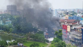 খুলনায় আওয়ামী লীগ অফিস দখল, আগুন
