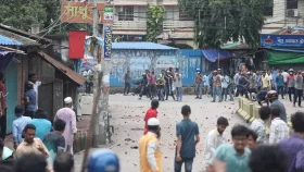 চট্টগ্রামের নিউমার্কেট এলাকা রণক্ষেত্র, আহত ২৪