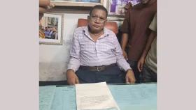 ঘুষের টাকা ফেরত পেতে প্রধান শিক্ষককে অবরুদ্ধ