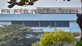 আমিরাতে বিক্ষোভ করা আরও ১০ শ্রমিক দেশে ফিরলেন
