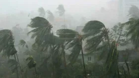 দেশের সাত অঞ্চলে ঝড়ের আশঙ্কা, নদীবন্দরে সতর্কতা