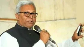 মারধরের পর সাবেক এমপি শাহে আলমকে থানায় দিলো উত্তেজিত জনতা &nbsp;