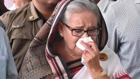 মেয়ের সঙ্গে দিল্লিতে থাকছেন শেখ হাসিনা, ঘুরতে দেখা গেছে পার্কে 