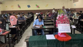 শহীদ সাজিদের ফাঁকা আসনে ফুলের তোড়া ও জাতীয় পতাকা&nbsp;