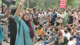 প্রধান উপদেষ্টার বাসভবন ঘেরাও করেছে ৩৫ চাকরি প্রত্যাশী শিক্ষার্থীরা
