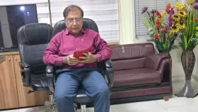 জাহাঙ্গীরনগরের শিক্ষককে আটকে পুলিশে দিলেন জগন্নাথের শিক্ষার্থীরা