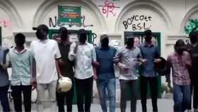 ঢাবিতে হঠাৎ কালো মুখোশে আওয়ামী লীগের পক্ষে মিছিল