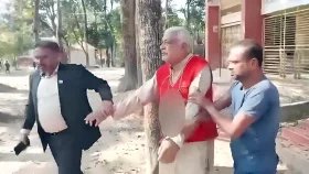 বাড়ি ছেড়েছেন লাঞ্ছিত সেই বীর মুক্তিযোদ্ধা
