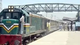 পাকিস্তানে ট্রেনে হামলা: জিম্মি ১৮২, নিহত ২০ সেনা