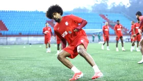 সকালে ঢাকায় নেমে বিকালেই অনুশীলনে হাজির হামজা&nbsp;