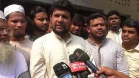 আওয়ামী লীগ নিষিদ্ধের সিদ্ধান্ত সরকার একা নিতে পারে না: উপদেষ্টা মাহফুজ
