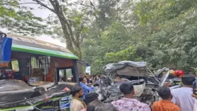 চট্টগ্রামের লোহাগাড়ায় সড়ক দুর্ঘটনা, নিহত বেড়ে ১১