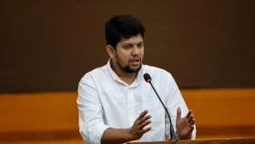 রাজনৈতিক দলগুলো ডিসেম্বরের পর সরকারের সহযোগী ভূমিকায় নেই: উপদেষ্টা মাহফুজ