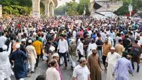 নিষিদ্ধ করার দাবিতে আজও চলছে শাহবাগ ব্লকেড, সড়ক বন্ধ
