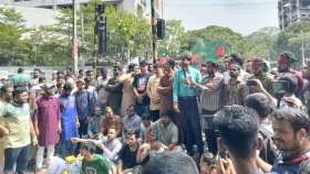 জবি শিক্ষার্থীদের ৪ দফা: শিক্ষক-শিক্ষার্থীদের অংশগ্রহণে সমাবেশ শুরু