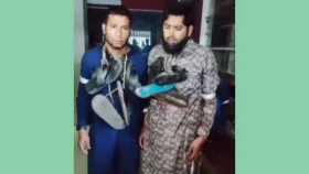 মাদারগঞ্জে জামায়াত দুই নেতার গলায় জুতার মালা দিলো স্থানীয়রা