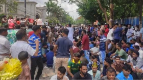 নগর ভবন এলাকা ‘ব্লকেড’, উপদেষ্টা আসিফের পদত্যাগ দাবি