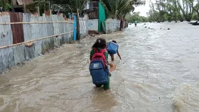কক্সবাজারে তলিয়ে গেছে শত শত ঘরবাড়ি, যুবকের মৃত্যু