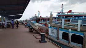 দৌলতদিয়া-পাটুরিয়া নৌরুটে লঞ্চ চলাচল বন্ধ